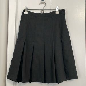 Gap pleated skirt